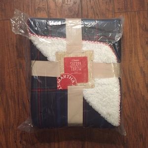 NWT Martha Stewart Sherpa Throw